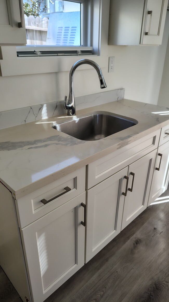 Building Photo - 720 37th St