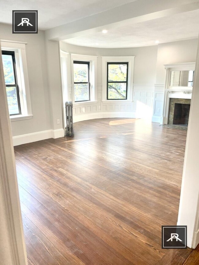 Foto del edificio - 3 bedroom in Brookline MA 02445