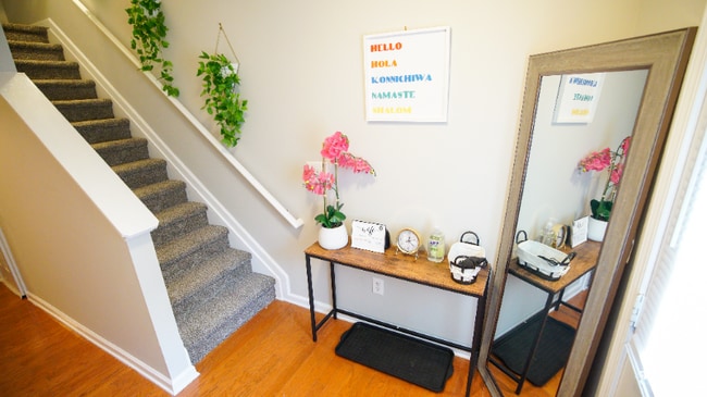 Building Photo - 643 Providence Pl SW