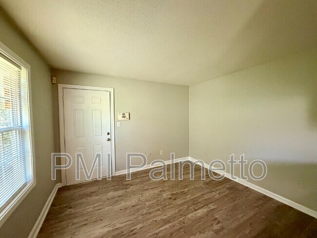 Building Photo - 1908 Tall Pines Cir