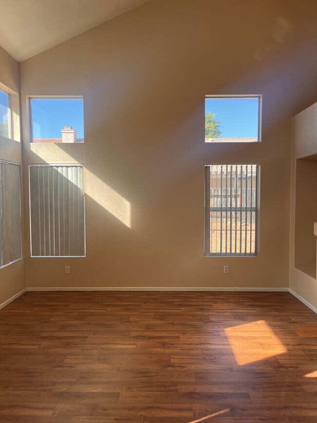 Foto del edificio - Beautiful 4bd/3ba House in Moreno Valley R...