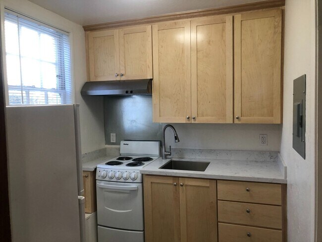Foto del edificio - Fully Updated Studio ~Great Location near Campus~ North-Side Berkeley