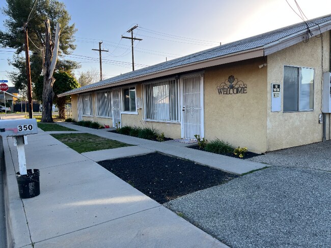 Building Photo - 350 Brown St