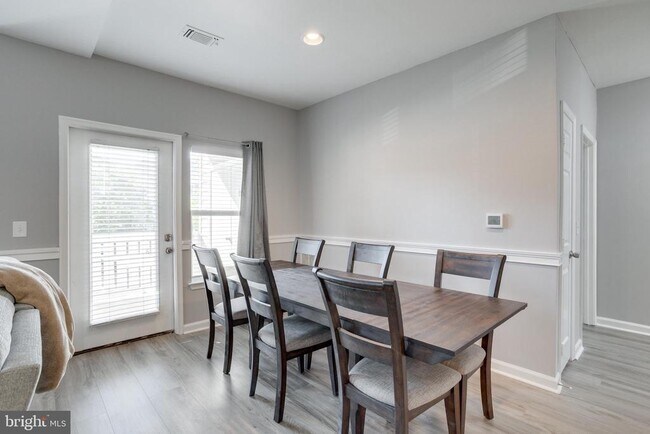 Foto del edificio - 14304 Rosy Ln