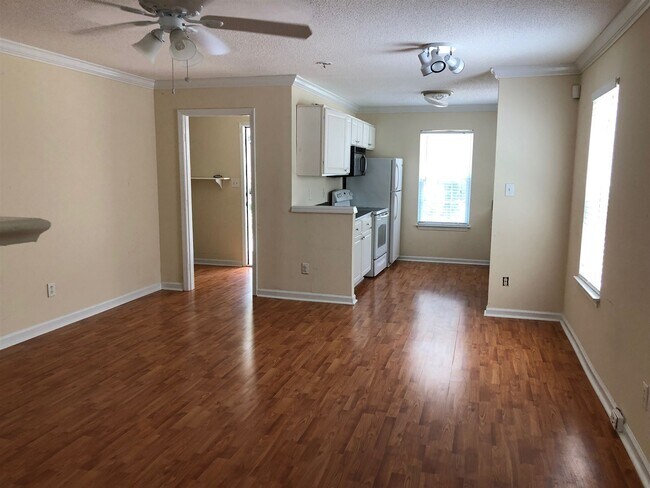 Foto del edificio - 638 N Fairfield Dr