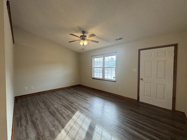 Foto del edificio - 101 May Ct