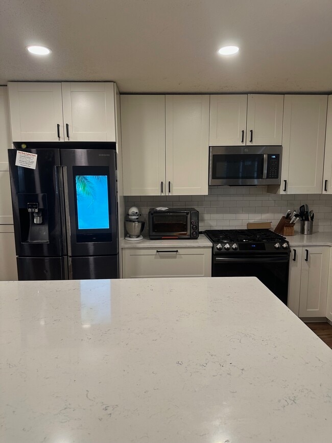 Building Photo - 955 Acorn Dr