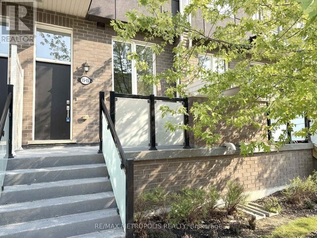 Photo du bâtiment - 15-15 Heron Park Pl