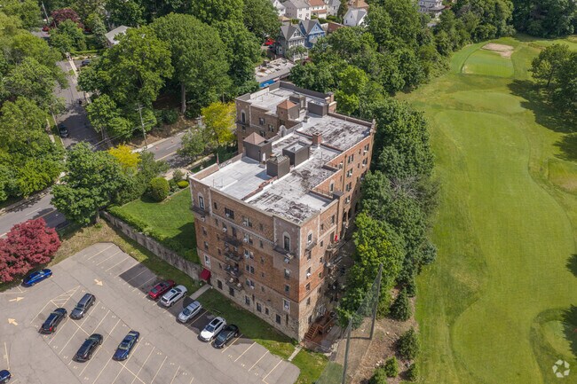 Foto del edificio - Pelham Manor Gardens