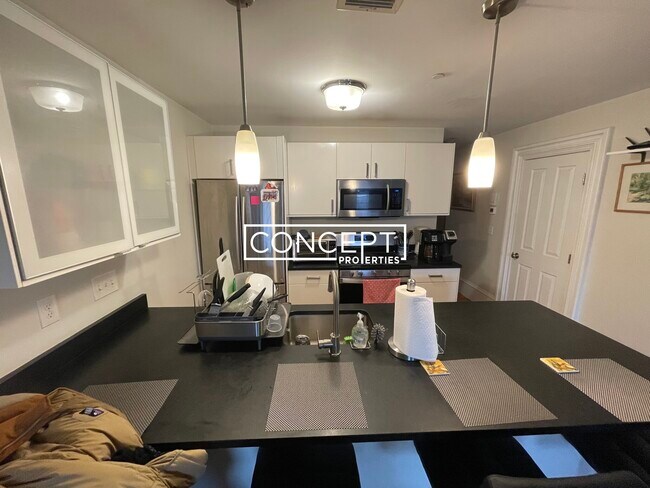 Foto del edificio - 658 Massachusetts Ave