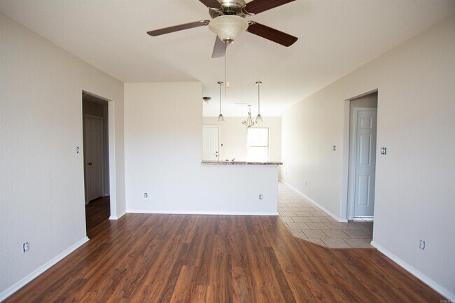 Building Photo - 2096 Fern Valley Dr