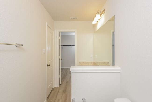 Foto del edificio - Somerset Trails - 9402 Dogwood Hill, San A...
