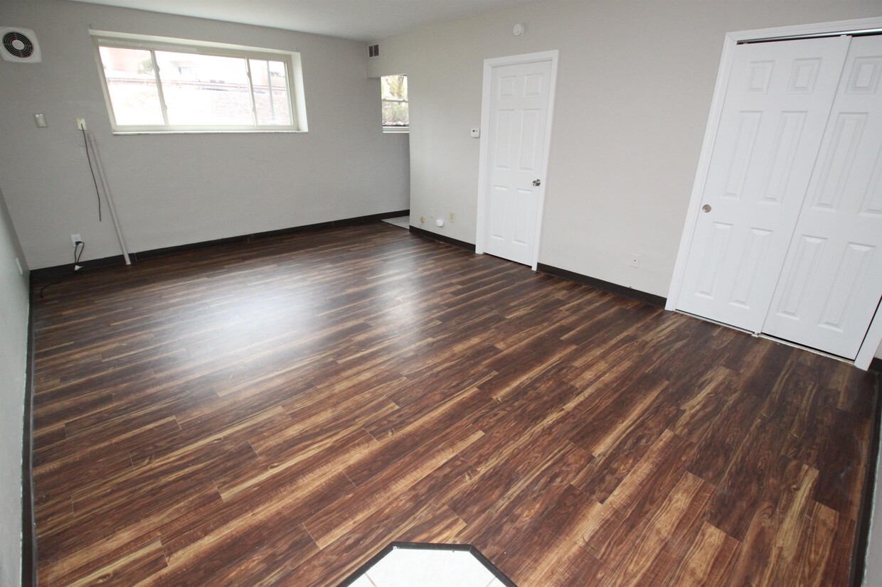Primary Photo - 203 McKnight Cir