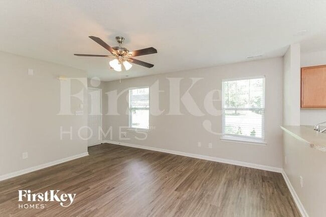 Building Photo - 136 Peterborough Dr