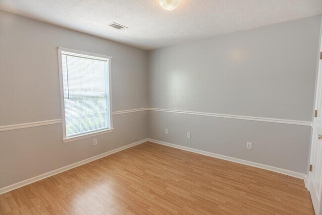 Building Photo - 120 Stonington Ln SW