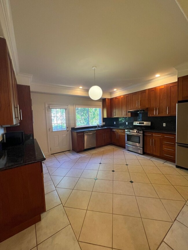 Building Photo - Prime Potrero Hill 3BR/3BA w/ In-Unit Laun...
