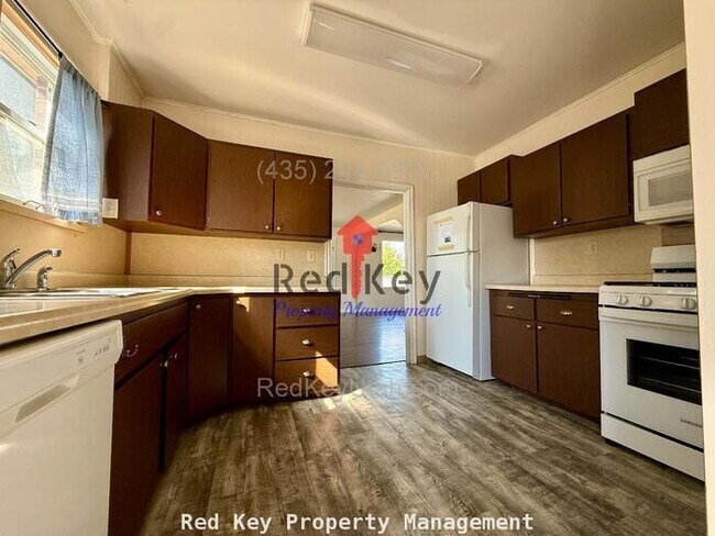 Foto del edificio - 100 W Single Family Home