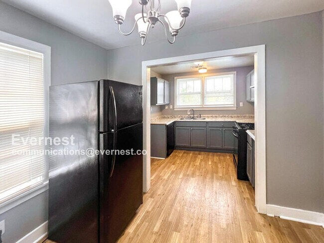 Foto del edificio - 3 Bed, 1 Bath Home with Great Comforts / C...