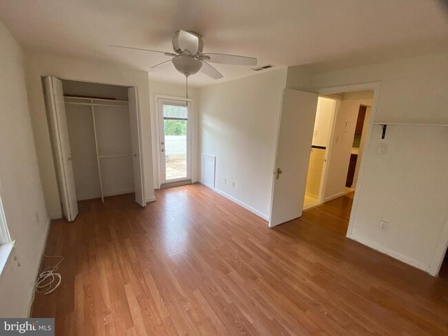 Building Photo - 810 S Arlington Mill Dr