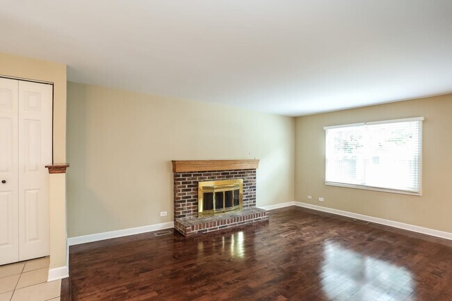 Building Photo - 677 Shining Water Dr