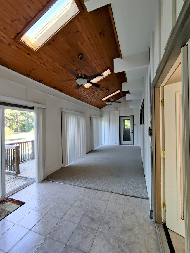 Building Photo - 15530 Crystal Acres Dr