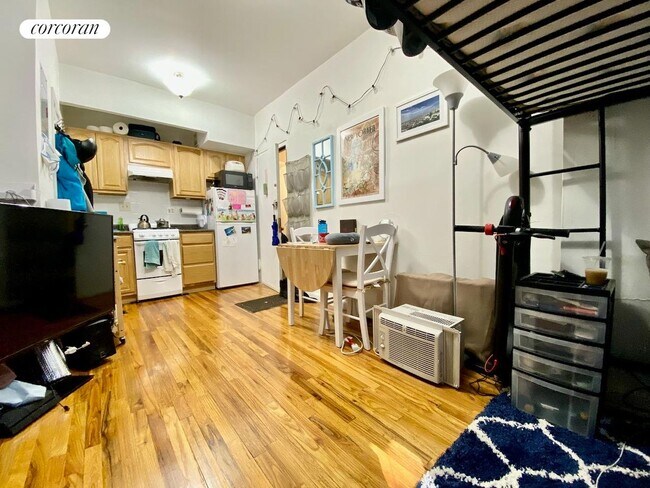 Foto del edificio - 239 W 100th St