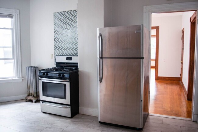 Building Photo - 697