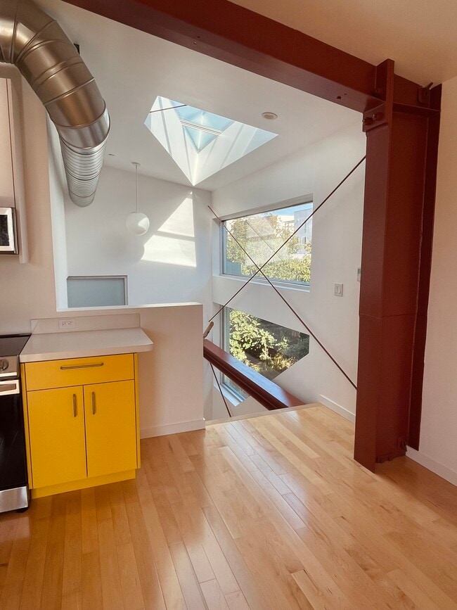 Building Photo - 6539 West Blvd