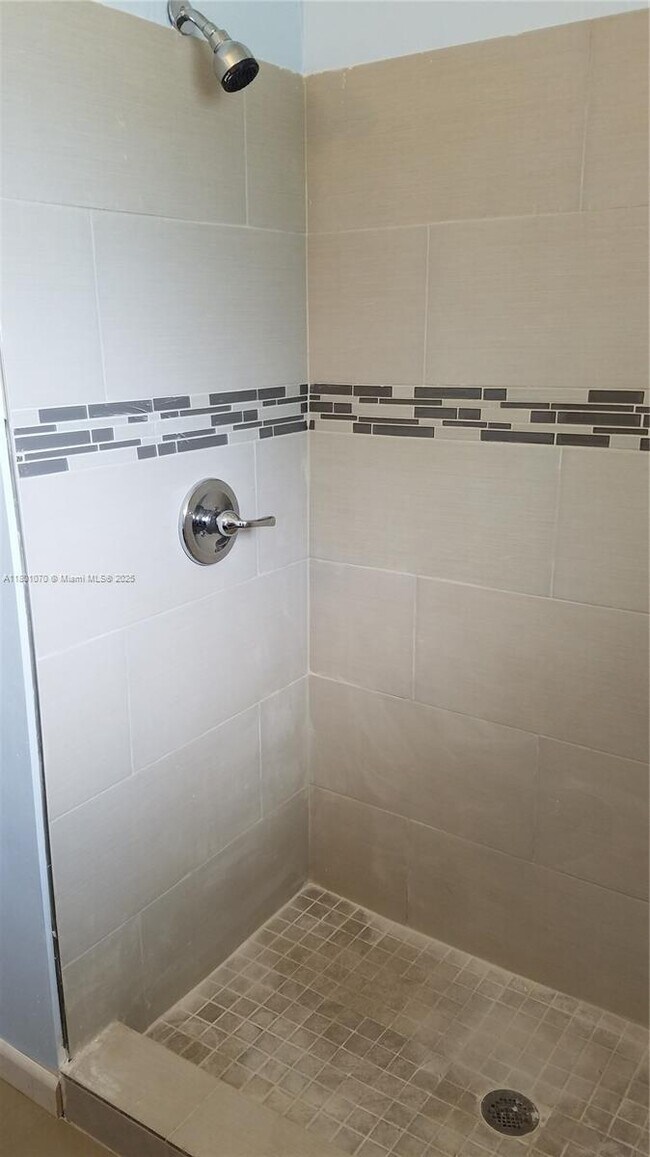 Foto del edificio - 2 bedroom in Hallandale FL 33009