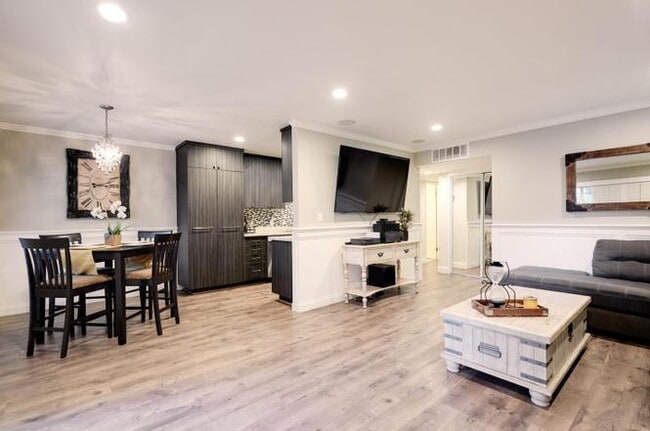 Building Photo - 283 Tradewinds Dr