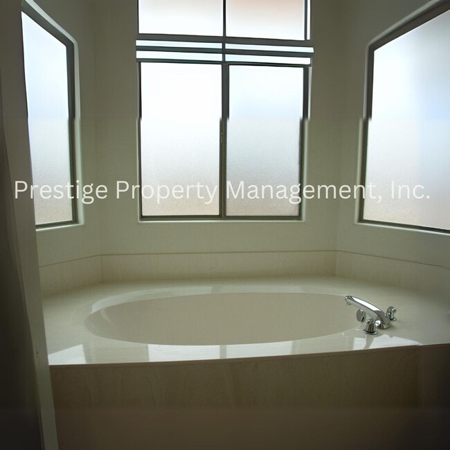 Building Photo - Beautiful Home with 3 Car Garage in Sonora...