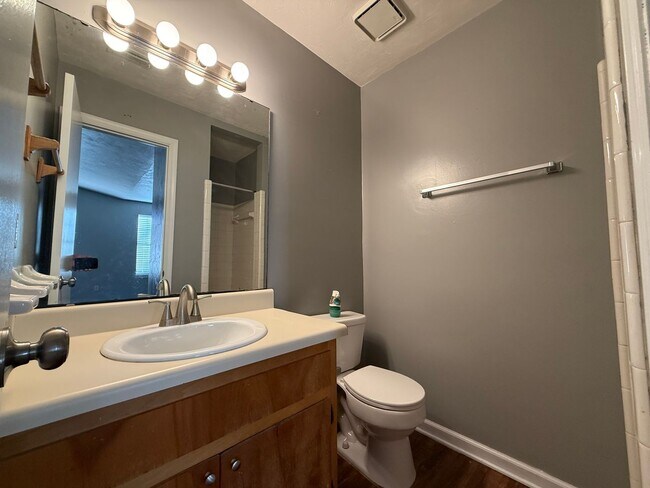 Foto del edificio - 2/2 in NE Tallahassee with a fenced yard!