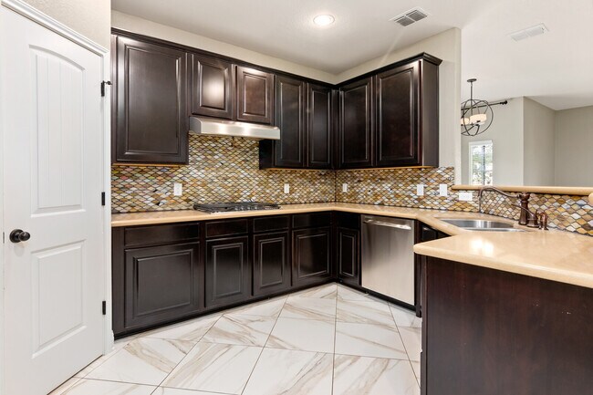 Foto del edificio - 23947 Stately Oaks