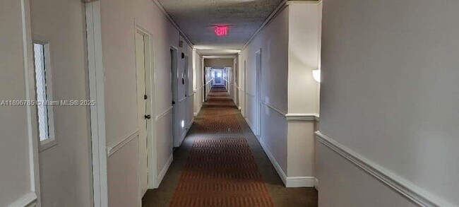 Foto del edificio - 5401 Collins Ave