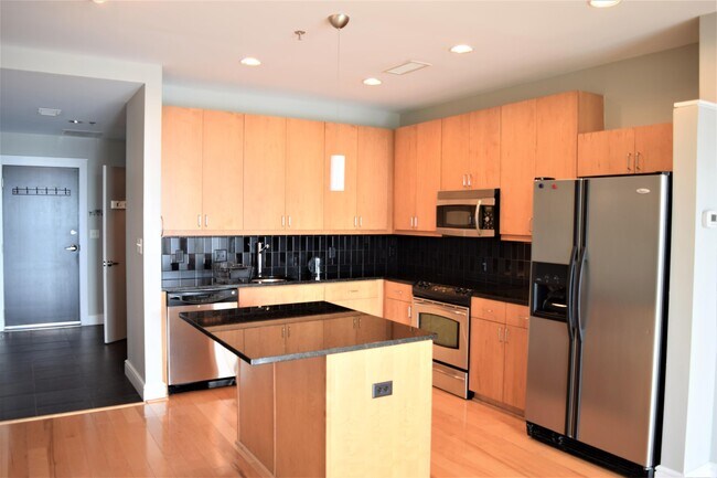 Photo - 333 W Trade St Townhome