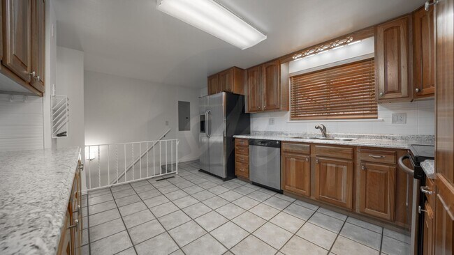 Building Photo - Charming Palmer Park Home - 4BR/3BA with F...