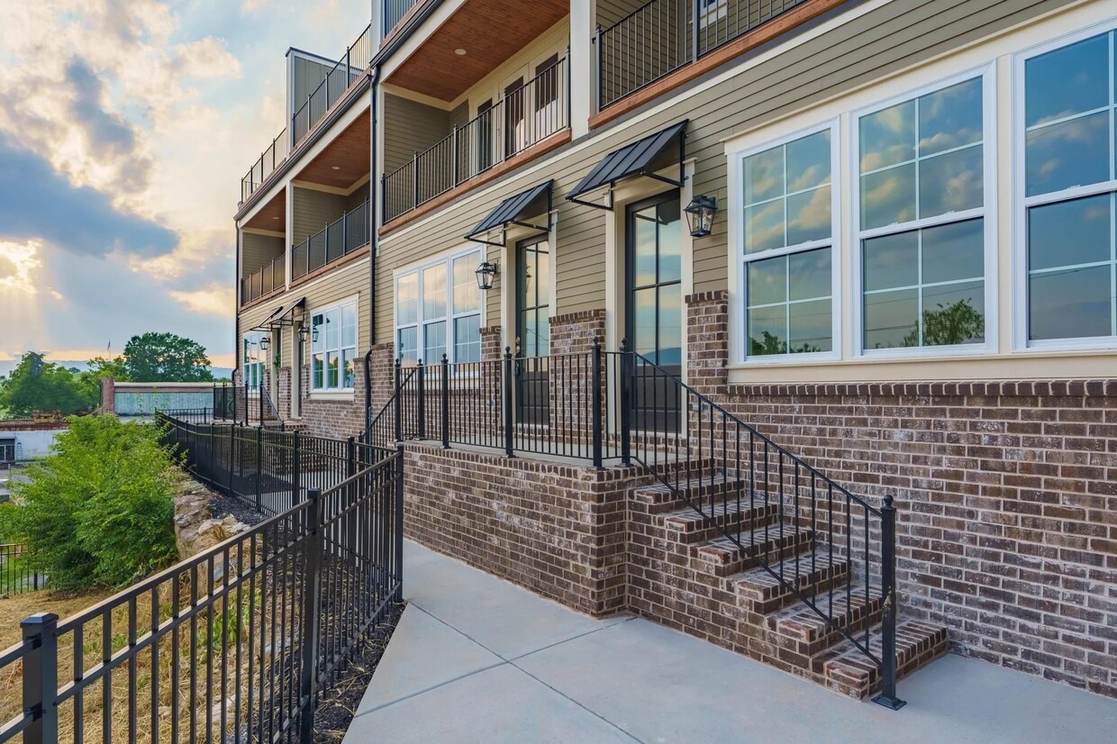 Foto principal - 829 S Greenwood Ave