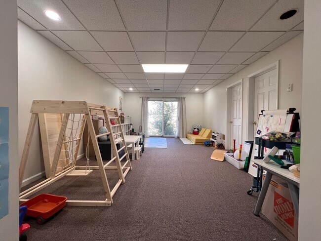 Building Photo - 240 Newberry Ln
