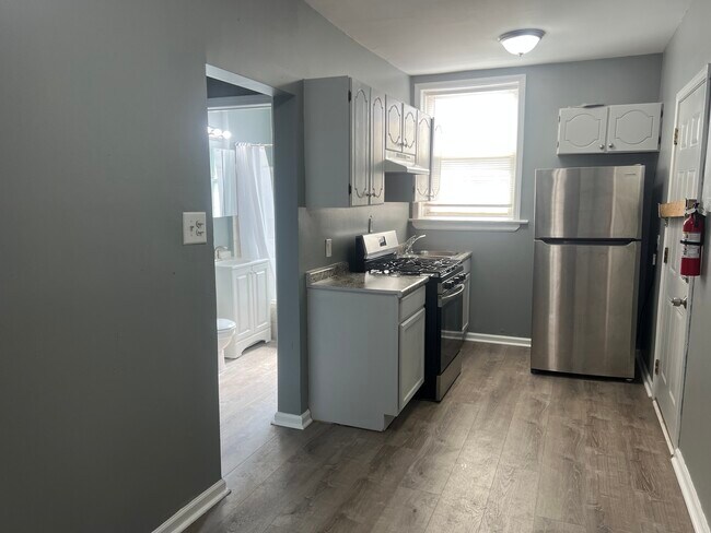 Foto del edificio - 239 E 108th St