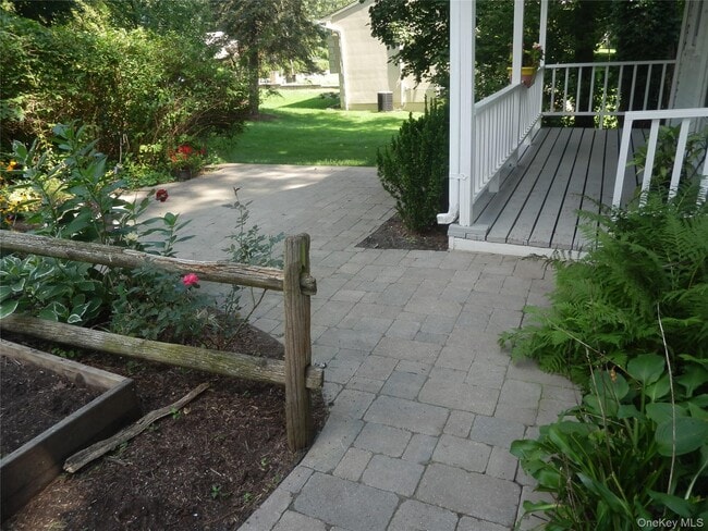 Building Photo - 28 Strawtown Rd