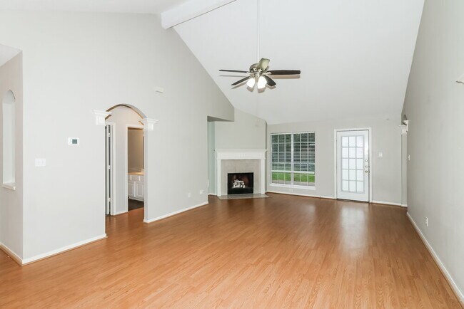 Foto del edificio - 607 Loggers Chase Ct