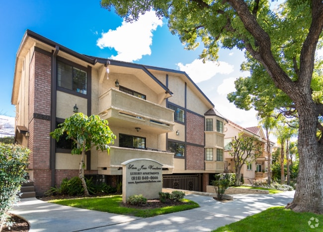 Building Photo - 620 E San Jose Ave