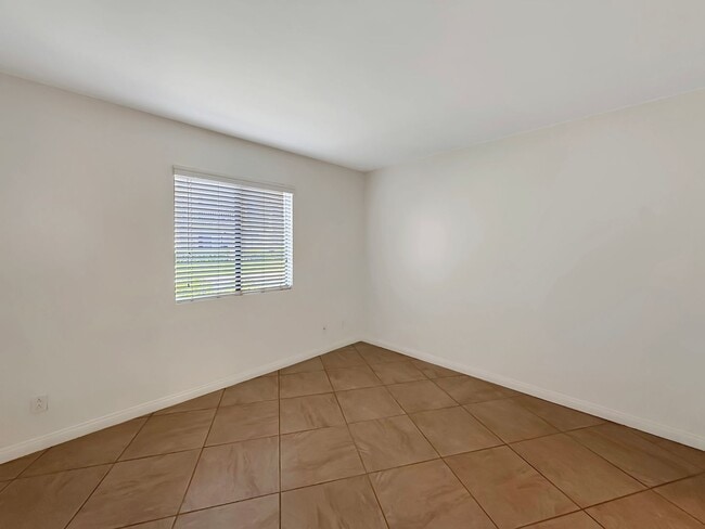 Building Photo - Spacious 3BR/2BA Condo in Rancho San Diego...