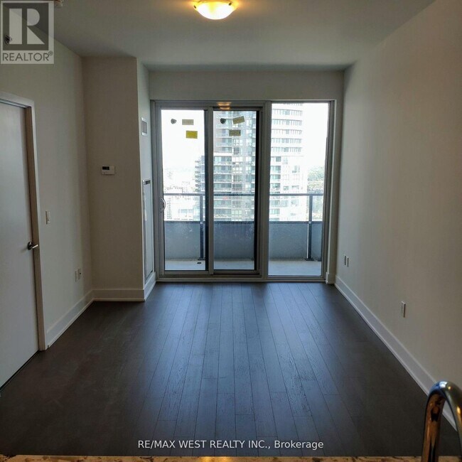 Building Photo - 20 Shore Breeze Dr