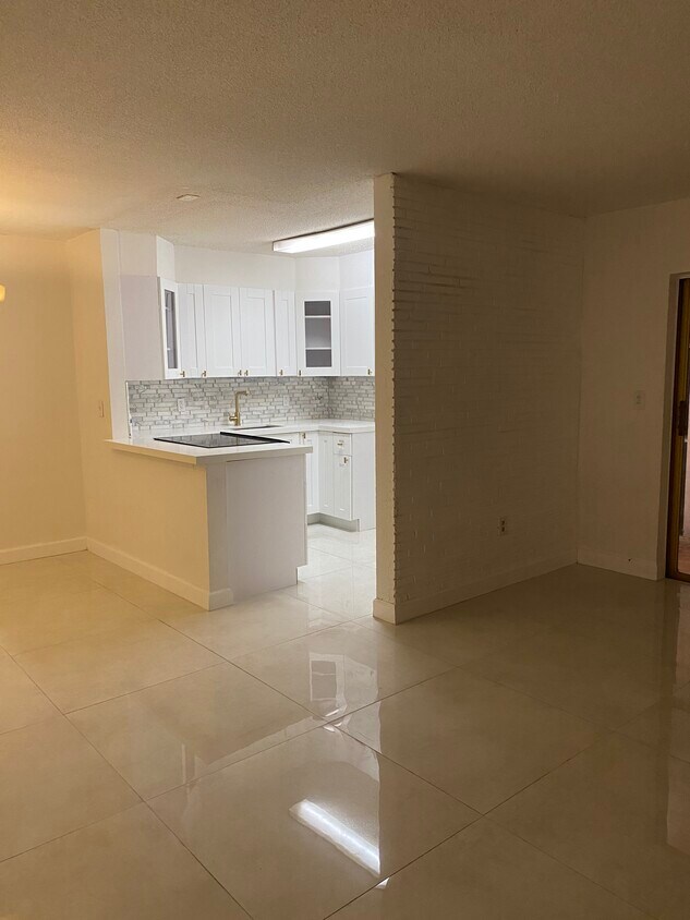 Foto principal - 20600 NW 7th Ave