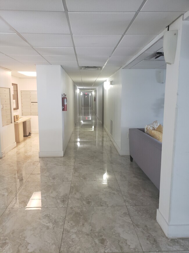 Foto del edificio - 550 Bayshore Dr