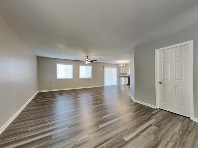 Building Photo - 802 Brantford Dr