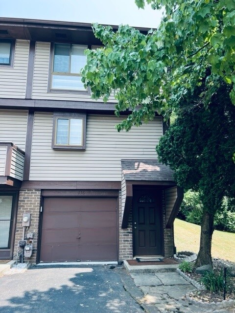 Foto del edificio - 136 Lebeouf Dr