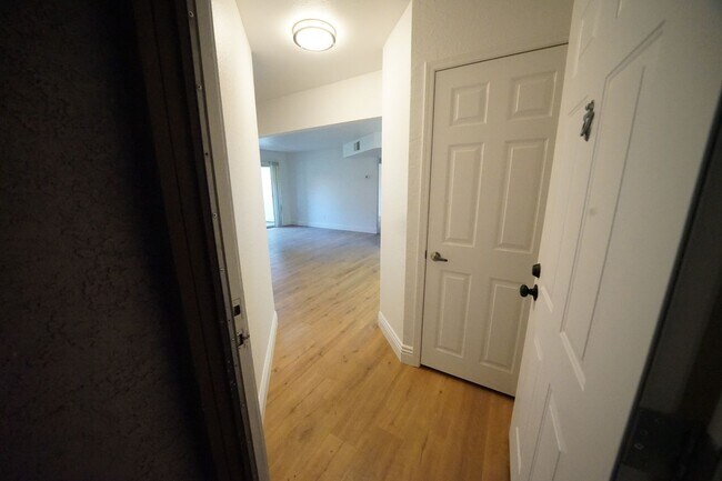 Building Photo - SHOWINGS AVAILABLE NOW