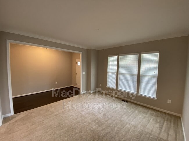 Foto del edificio - 6056 Greenspring Road